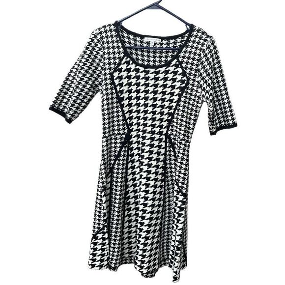 Sandra Darren size Medium houndstooth knit dress fit n flare - Picture 2 of 6